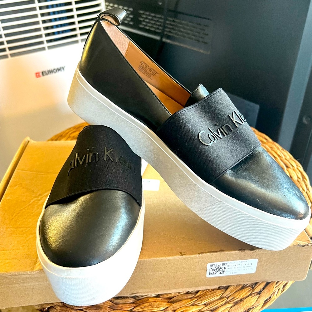 Calvin Klein NEW!!! Womens leather designer slide-ons by Calvin Klein; sz 7
